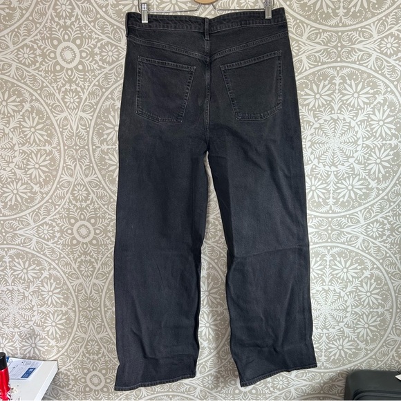 Old Navy Extra High Waisted Wide Leg Jeans in Black - Picture 4 of 4